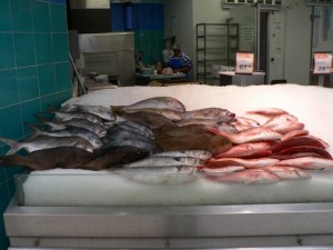 p1110269 fish at market